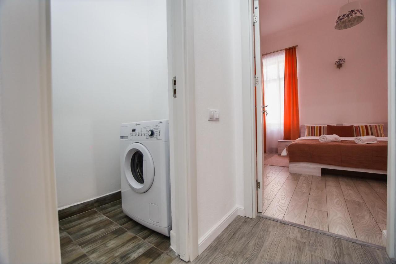 Stunning, Newly Renovated Central Apartment Oradea Exterior photo
